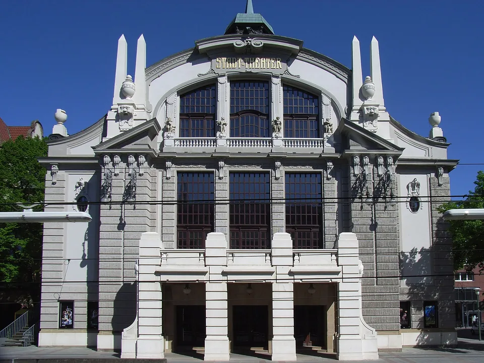 Historische Fassade des Stadttheaters Bielefeld
