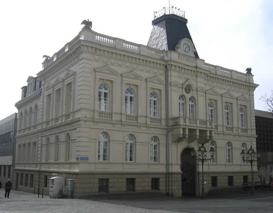 Historisches Rathaus in Iserlohn mit heller, gegliederter Fassade