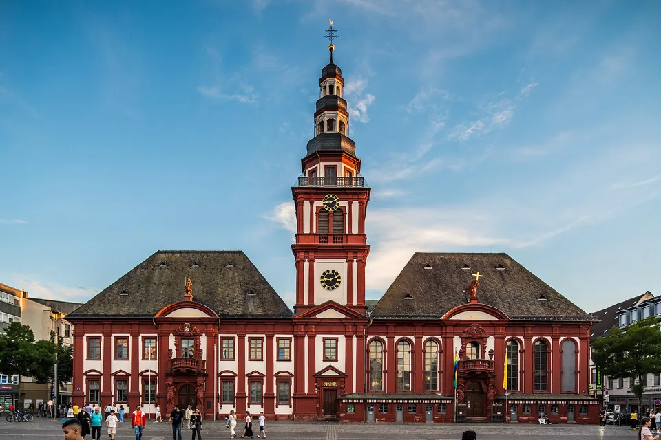 Altes Rathaus und St.-Sebastian-Kirche am Mannheimer Marktplatz