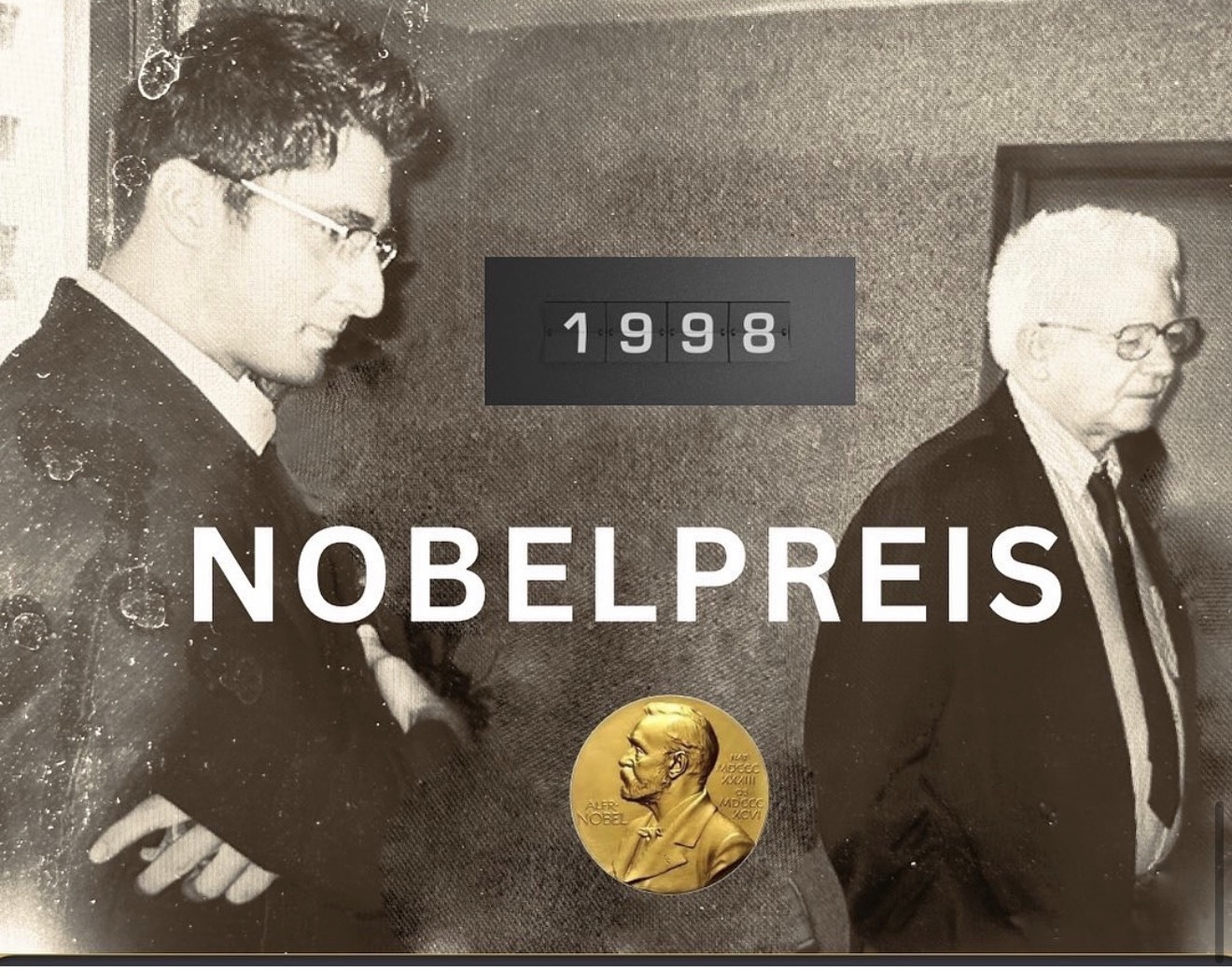Historische Aufnahme mit der überlieferten Jahresangabe 1998 und einer Nobelpreis-Medaille als Bildmotiv