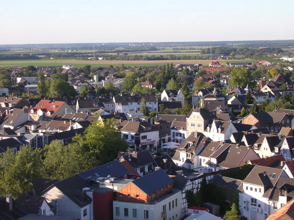 Blick über die Dächer von Rheinbach und die umliegende Landschaft